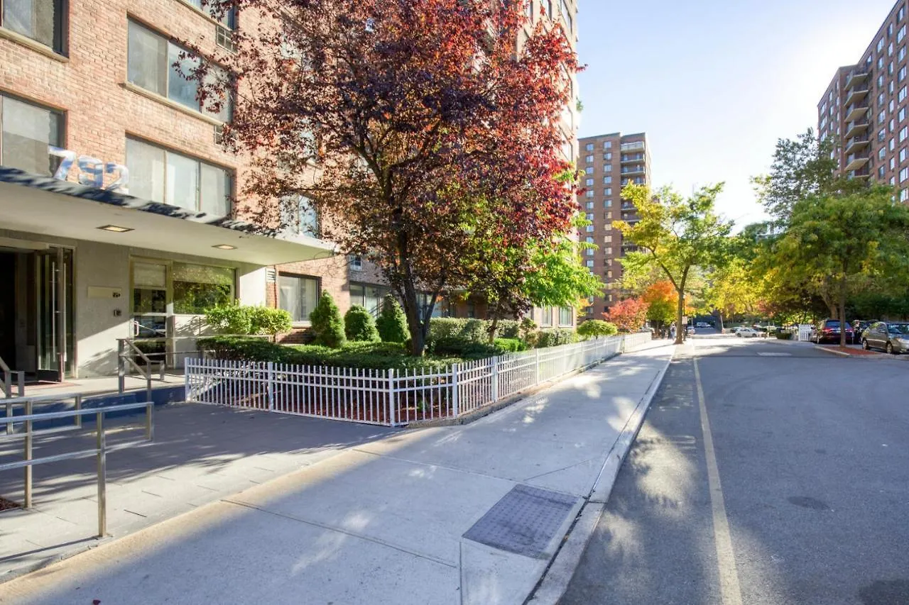 UWS 1br w gym doorman nr central park NYC-1321 New York
