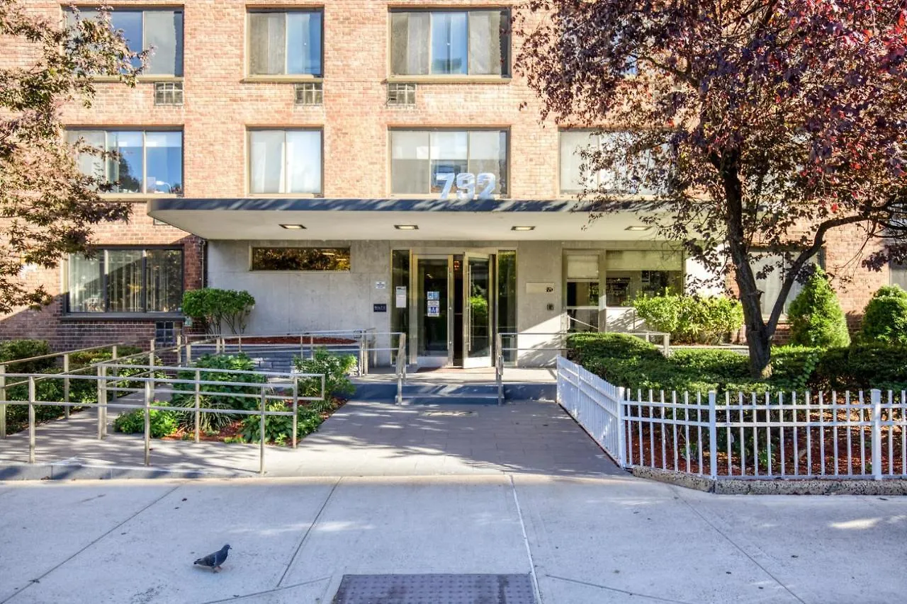 UWS 1br w gym doorman nr central park NYC-1321 New York Apartment